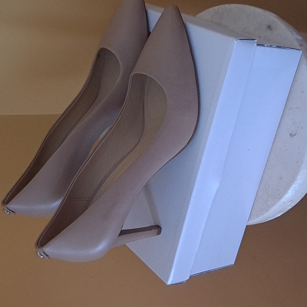Shoes - Picture 2 of 4